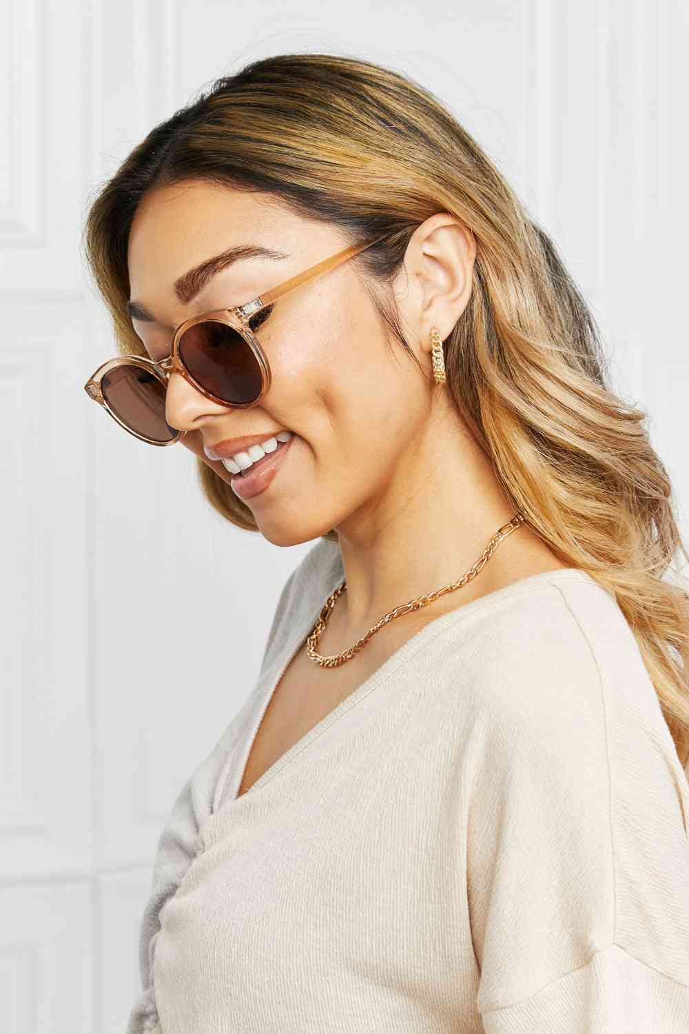 Stylish Round Polycarbonate Frame Sunglasses with UV Protection