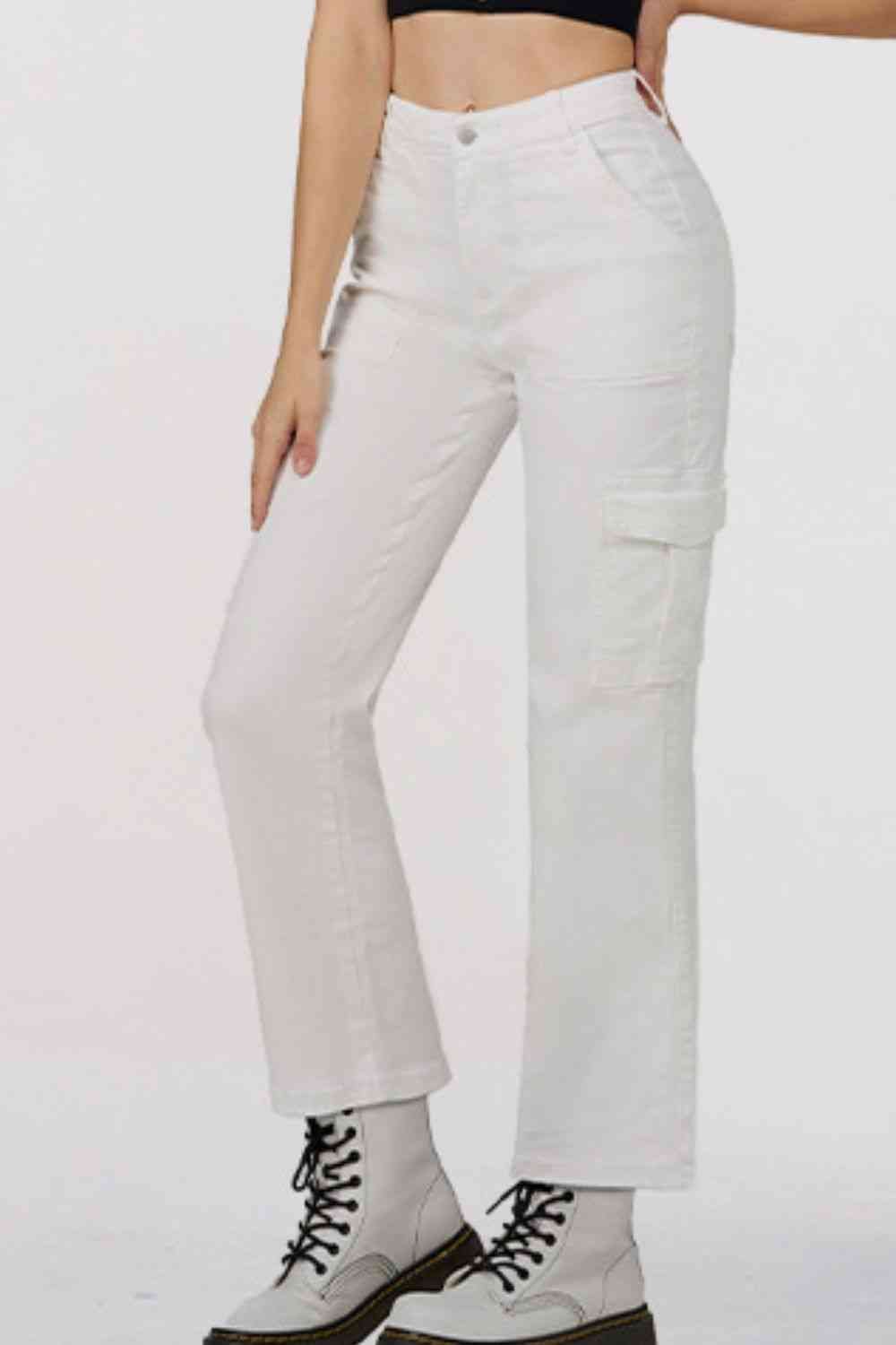 Timeless Straight Leg Jeans with Functional Pockets