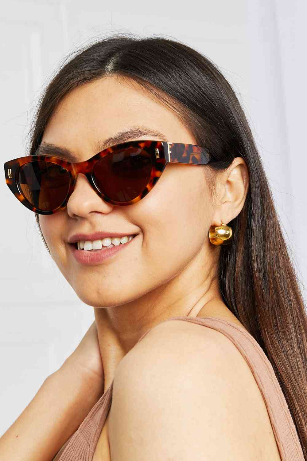 Vintage-Inspired Tortoiseshell Cat Eye Sunglasses