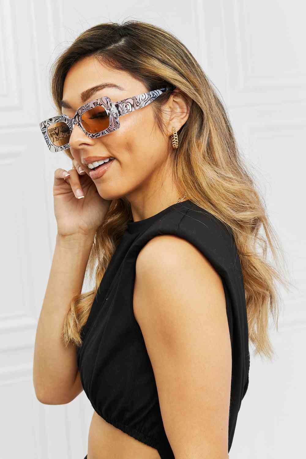 Chic Tortoiseshell Rectangle Sunglasses with UV Protection