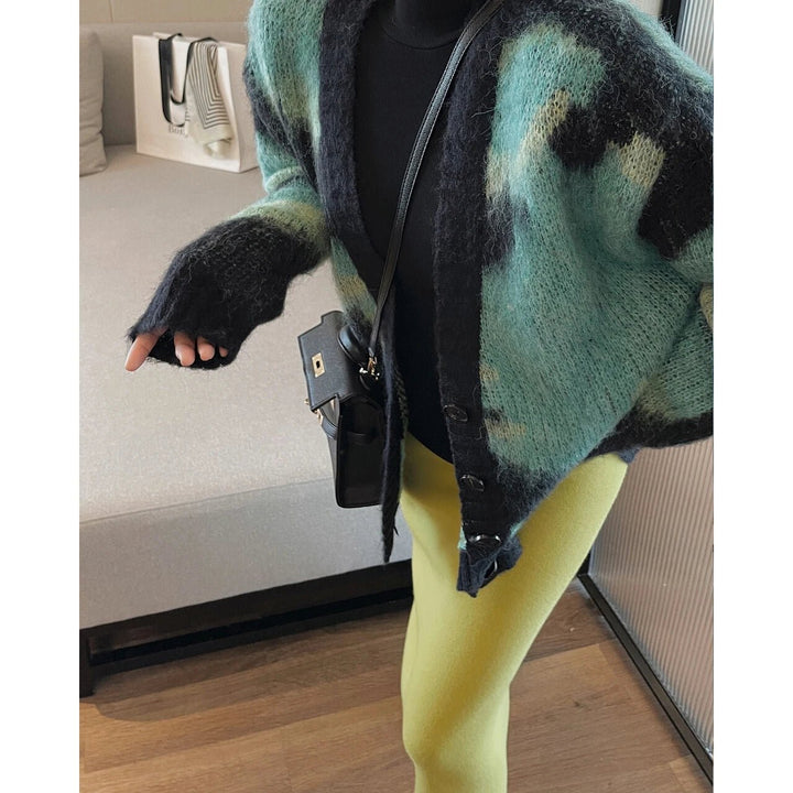 Woman’s Plaid Knit Sweaters and Cardigans - OEM Pulls Top in Korean Fashion Style, Vintage-Inspired Winter Goth Long Sleeve Sweatshirts