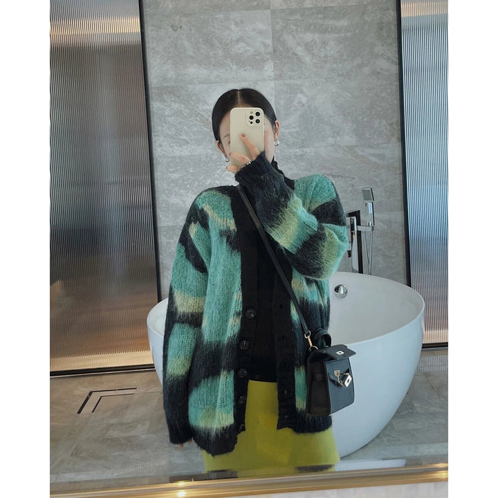Woman’s Plaid Knit Sweaters and Cardigans - OEM Pulls Top in Korean Fashion Style, Vintage-Inspired Winter Goth Long Sleeve Sweatshirts